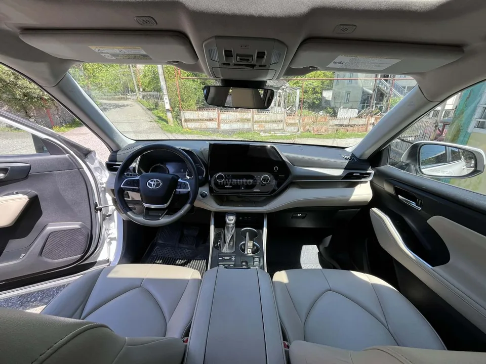Toyota Highlander XLE 4dr All-Wheel Drive Automa 2023 — миниатюра 3
