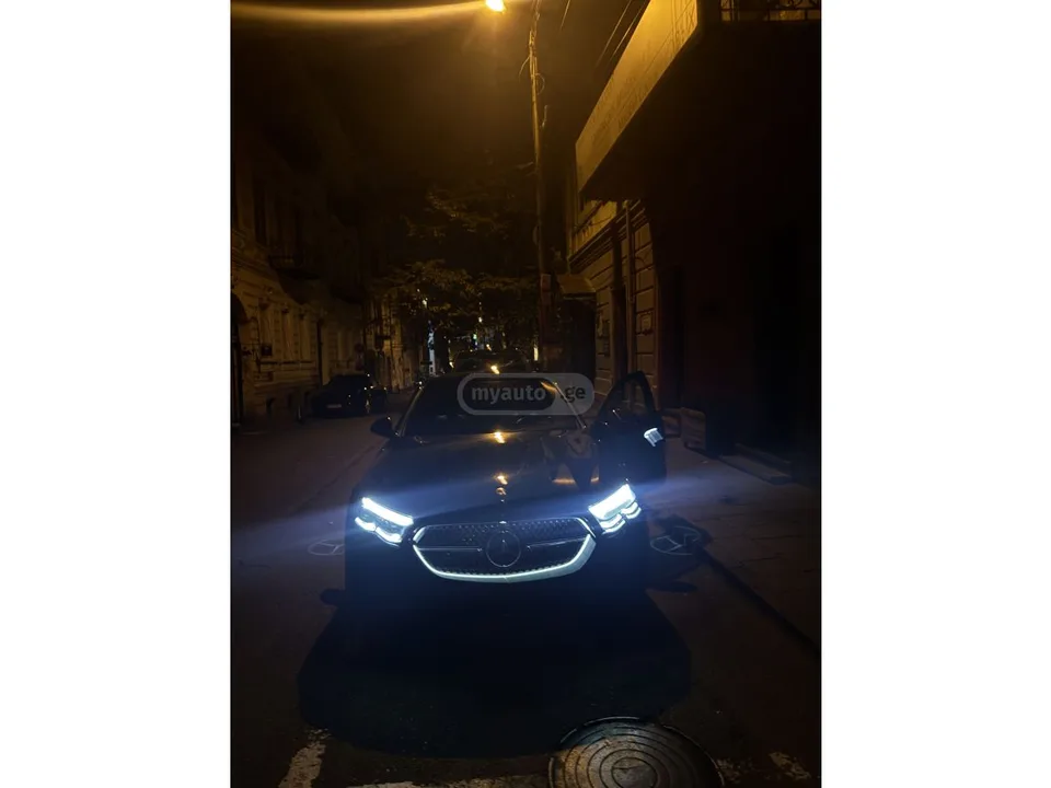 Mercedes-Benz E 300 2025 — миниатюра 3