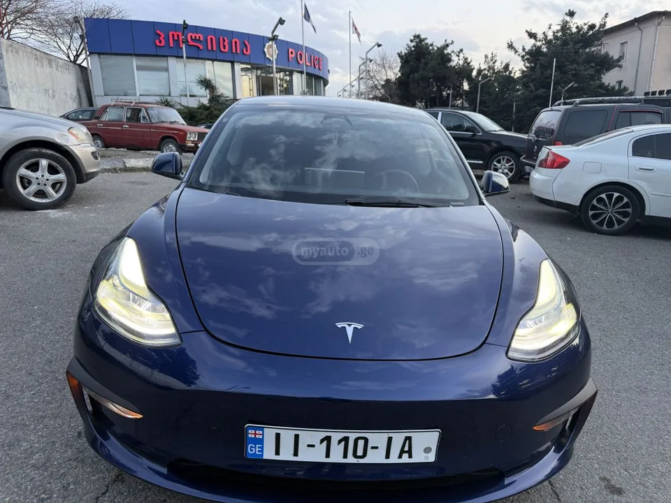 Tesla Model 3 2023 — миниатюра 2