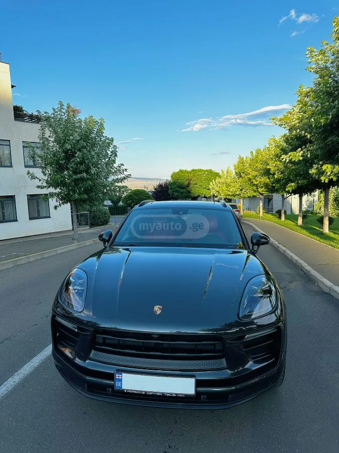 Porsche Macan 2022 — миниатюра 2