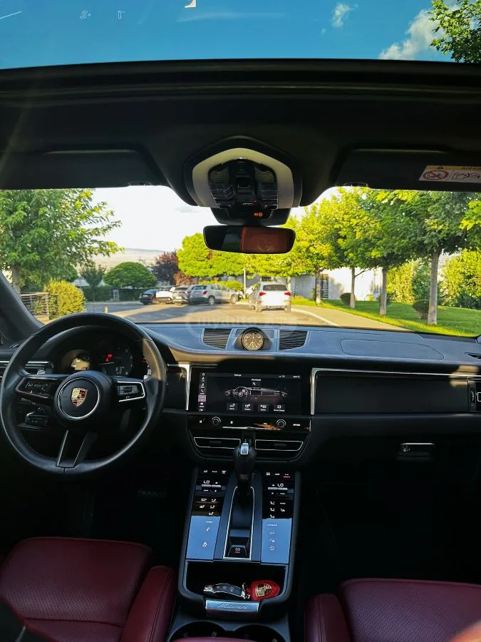 Porsche Macan 2022 — миниатюра 5