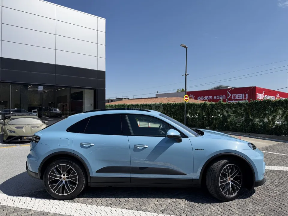 Porsche Macan 2025 — миниатюра 2