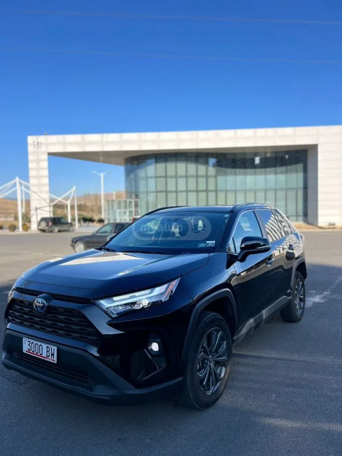 Toyota RAV4 XLE Premium 4dr All-Wheel Driv 2022 — миниатюра 2