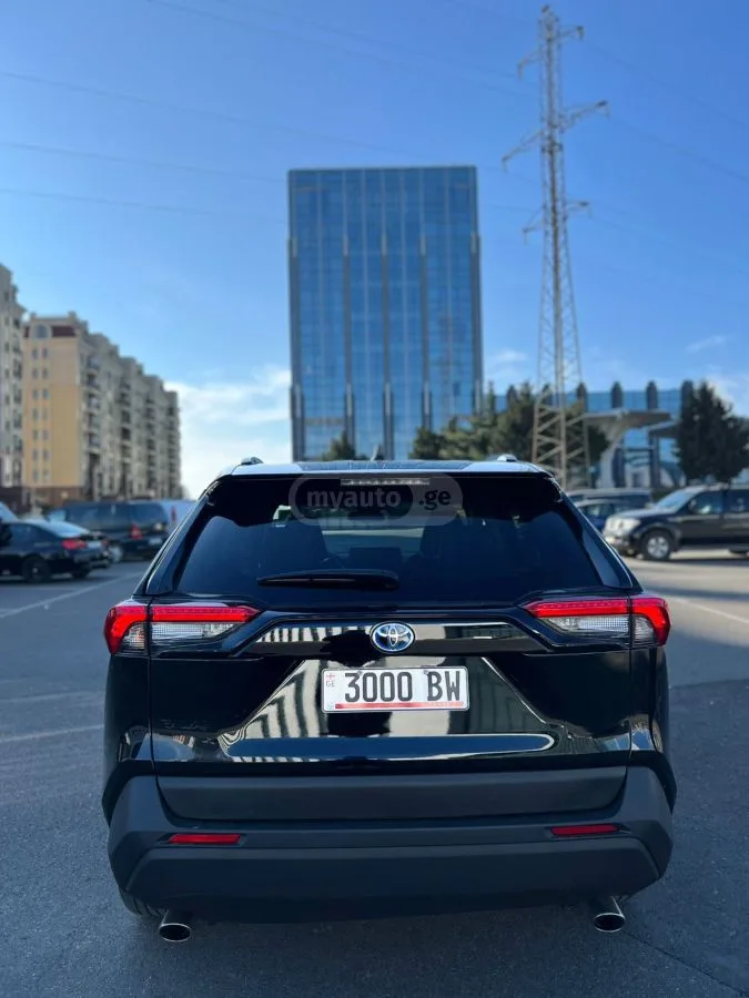 Toyota RAV4 XLE Premium 4dr All-Wheel Driv 2022 — миниатюра 3