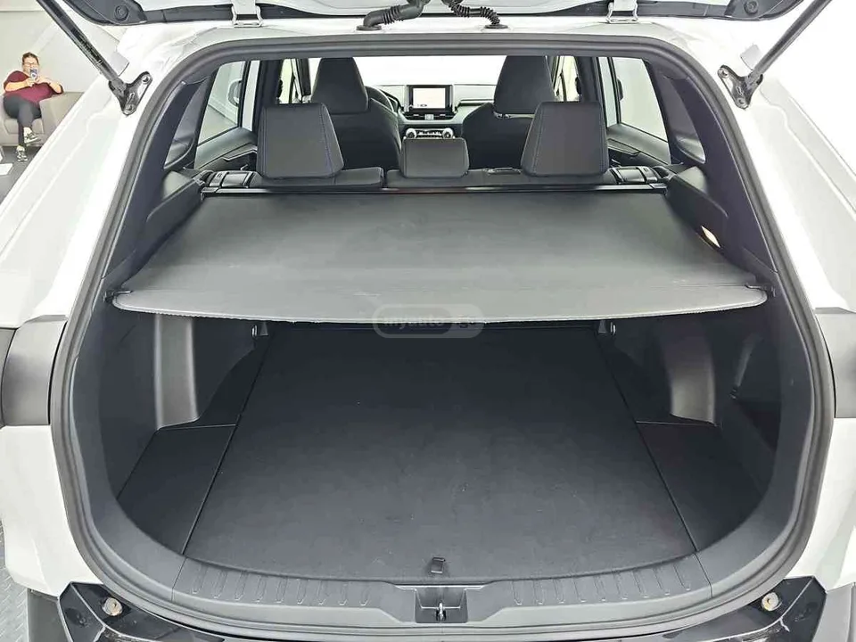 Toyota RAV4 SE 4dr All-Wheel Drive CVT 2023 — миниатюра 4