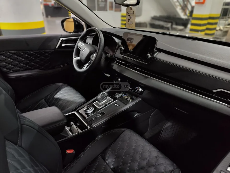 Mitsubishi Outlander Full 2024 — миниатюра 2