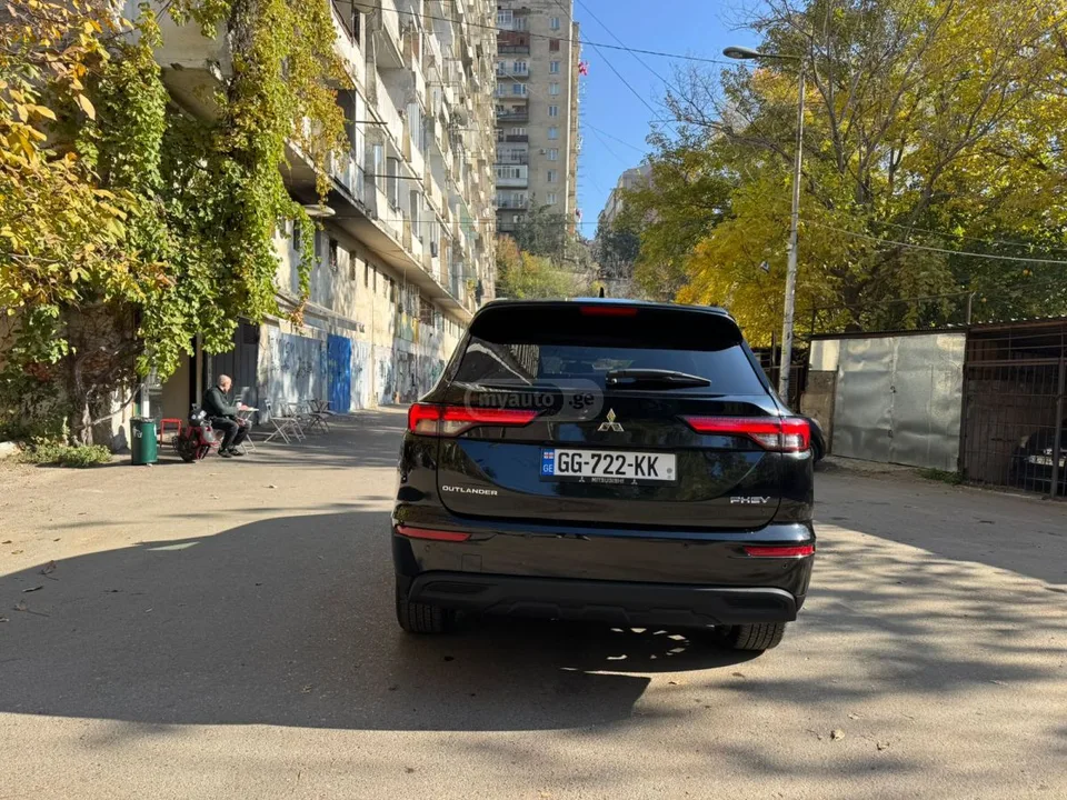 Mitsubishi Outlander Full 2024 — миниатюра 3