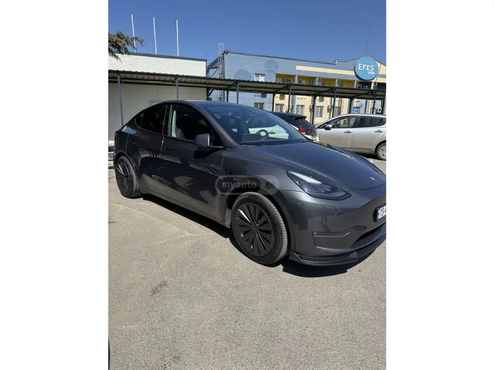Tesla Model Y 2023 — миниатюра 5
