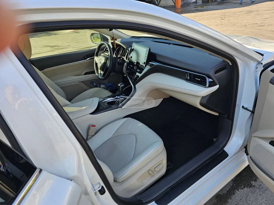 Toyota Camry 2023 — миниатюра 2