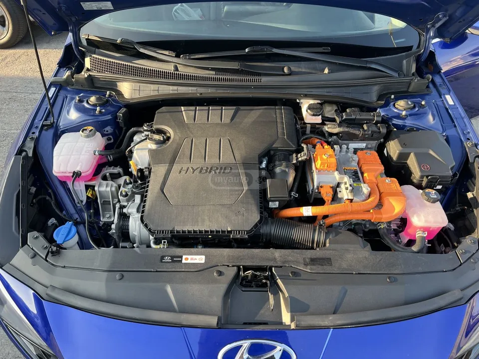 Hyundai Elantra Limited 4dr Sedan CVT 2023 — миниатюра 3