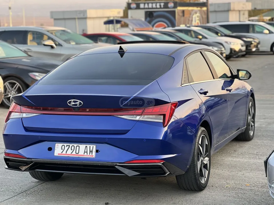 Hyundai Elantra Limited 4dr Sedan CVT 2023 — миниатюра 5