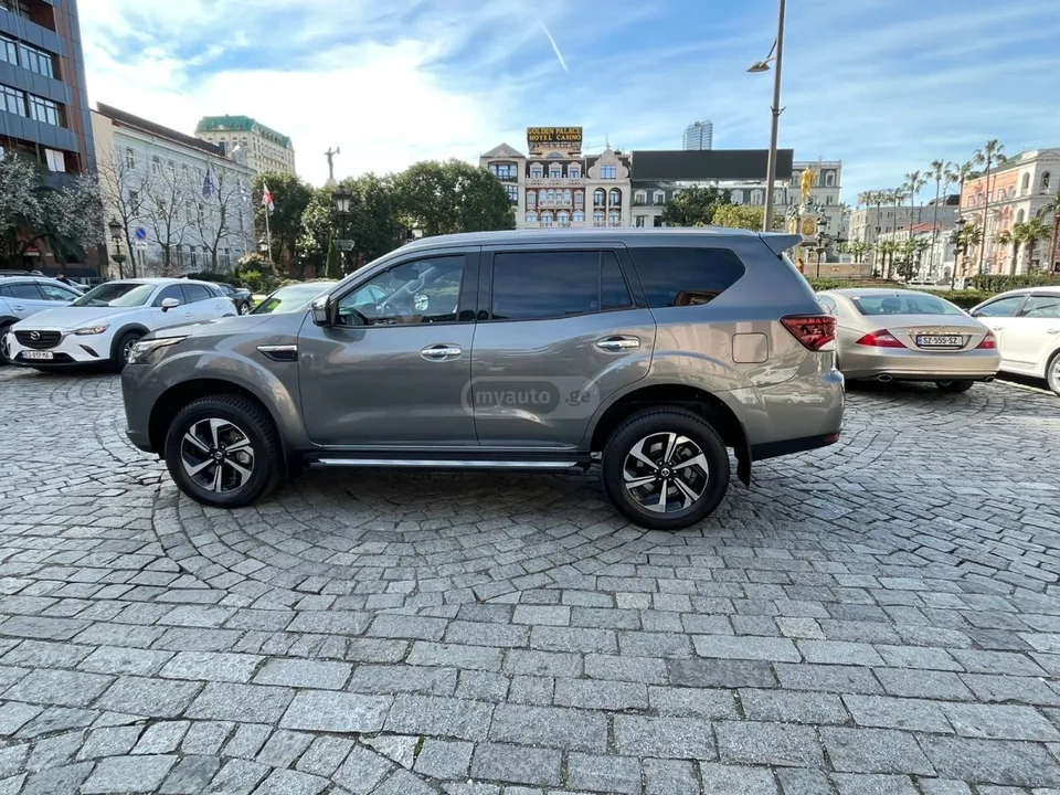 Nissan X-Terra 2023 — миниатюра 5