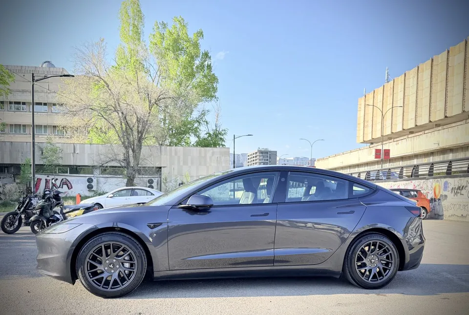 Tesla Model 3 Long Range Highland (RWD) 2025 — миниатюра 3