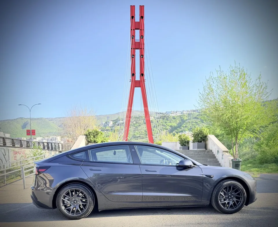 Tesla Model 3 Long Range Highland (RWD) 2025 — миниатюра 4