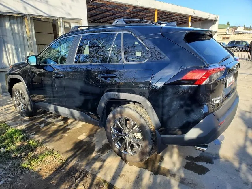 Toyota RAV4 XLE Premium 4dr All-Wheel Driv 2022 — миниатюра 3