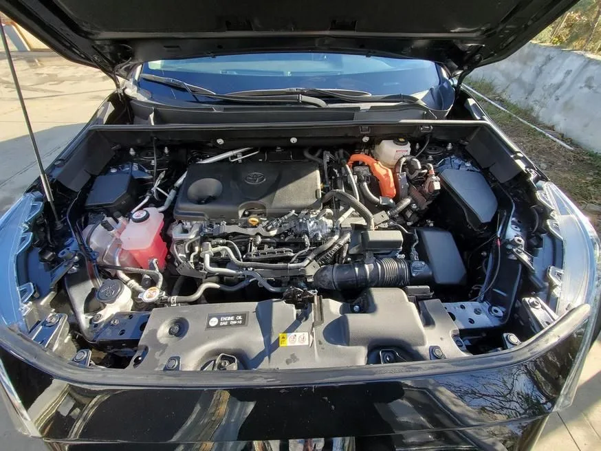 Toyota RAV4 XLE Premium 4dr All-Wheel Driv 2022 — миниатюра 5