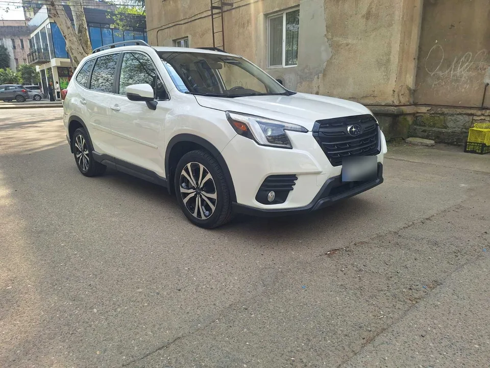 Subaru Forester Limited 4dr All-Wheel Drive CV 2023 — миниатюра 3