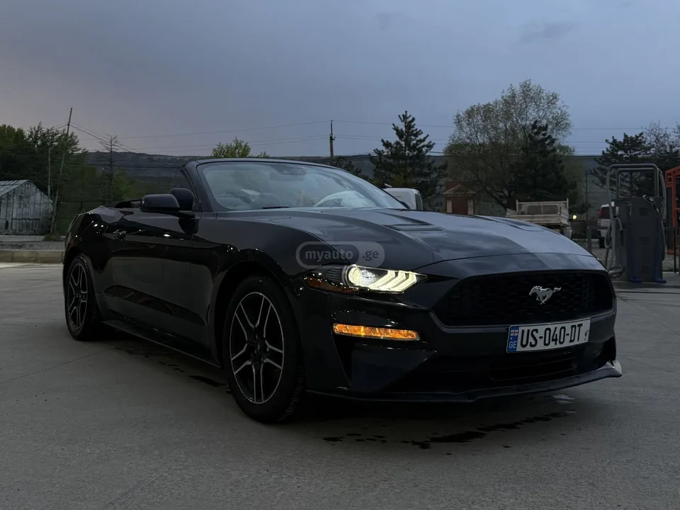 Ford Mustang Premium Convertible 2023 — миниатюра 3