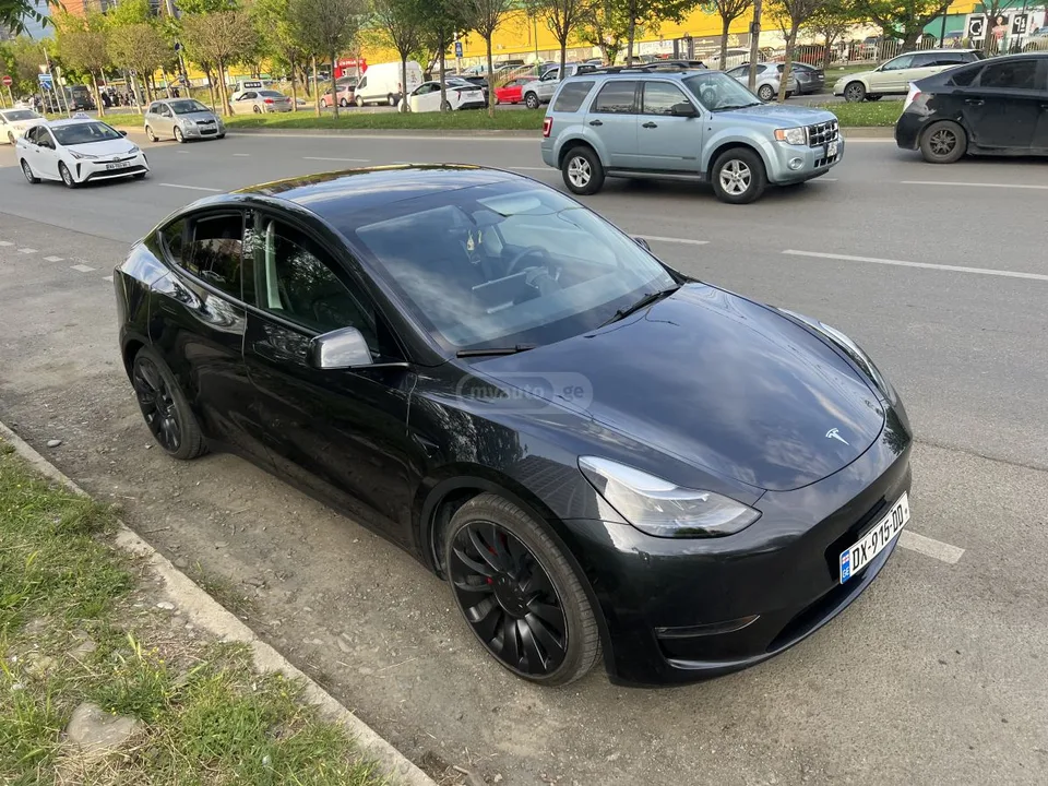Tesla Model Y Performance 2024 — миниатюра 2