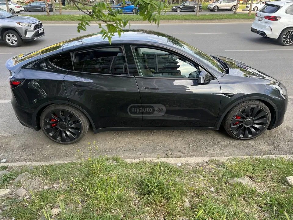 Tesla Model Y Performance 2024 — миниатюра 3
