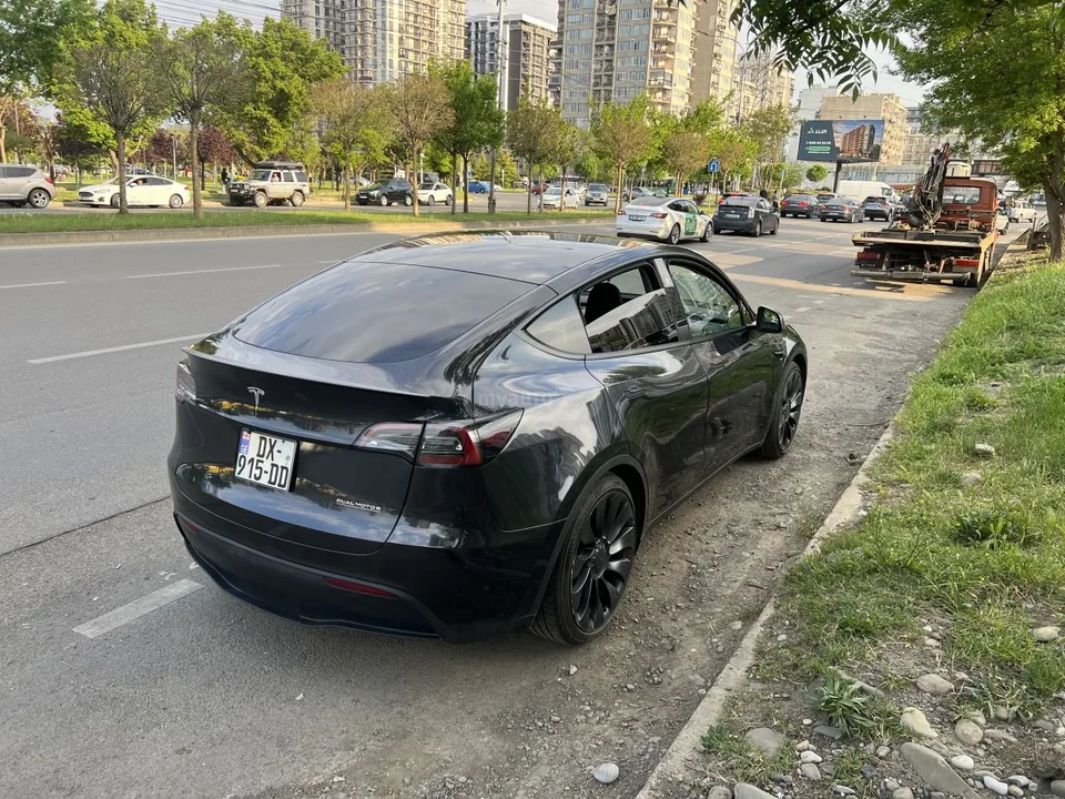 Tesla Model Y Performance 2024 — миниатюра 4