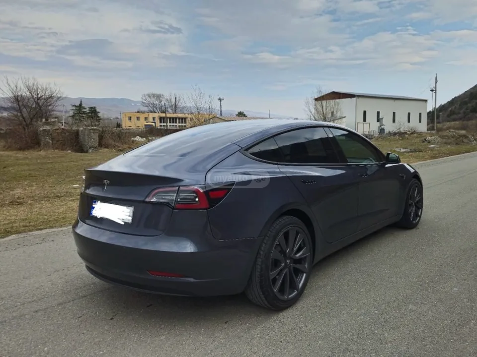 Tesla Model 3 2022 — миниатюра 2