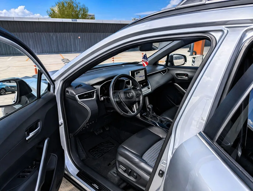Toyota CorollaCross XSE 2024 — миниатюра 2