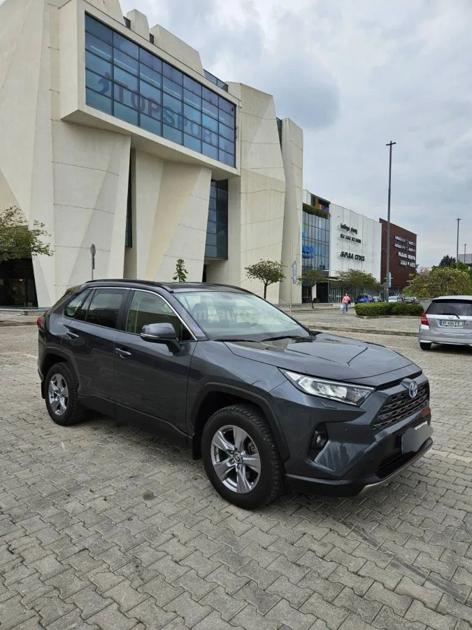 Toyota RAV4 2024 — фото 1, купить с доставкой в Москву