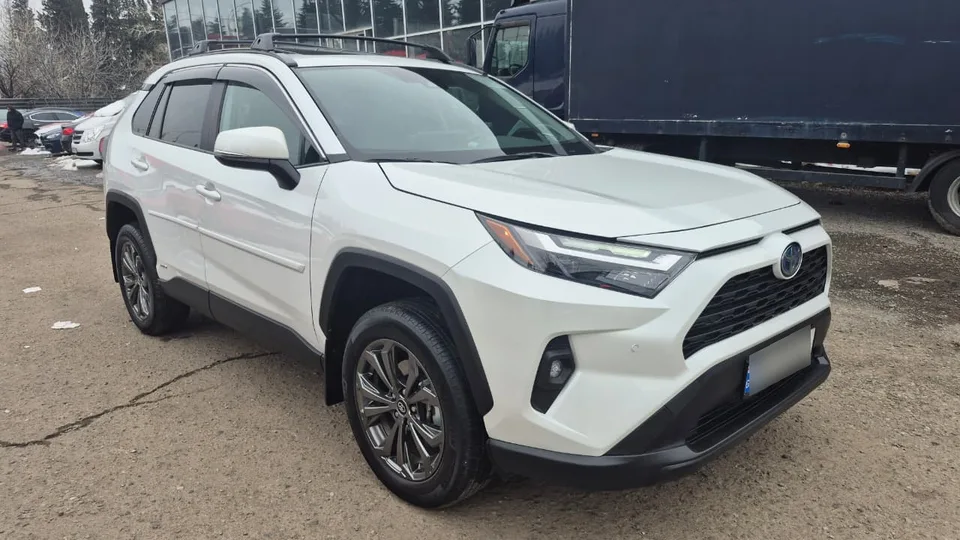 Toyota RAV4 2024 — фото 1, купить с доставкой в Москву