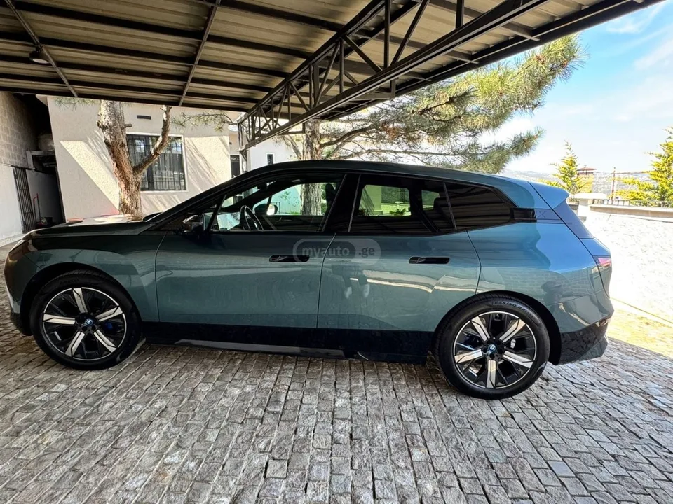 BMW IX xDrive50 4dr All Wheel Drive S 2024 — миниатюра 3