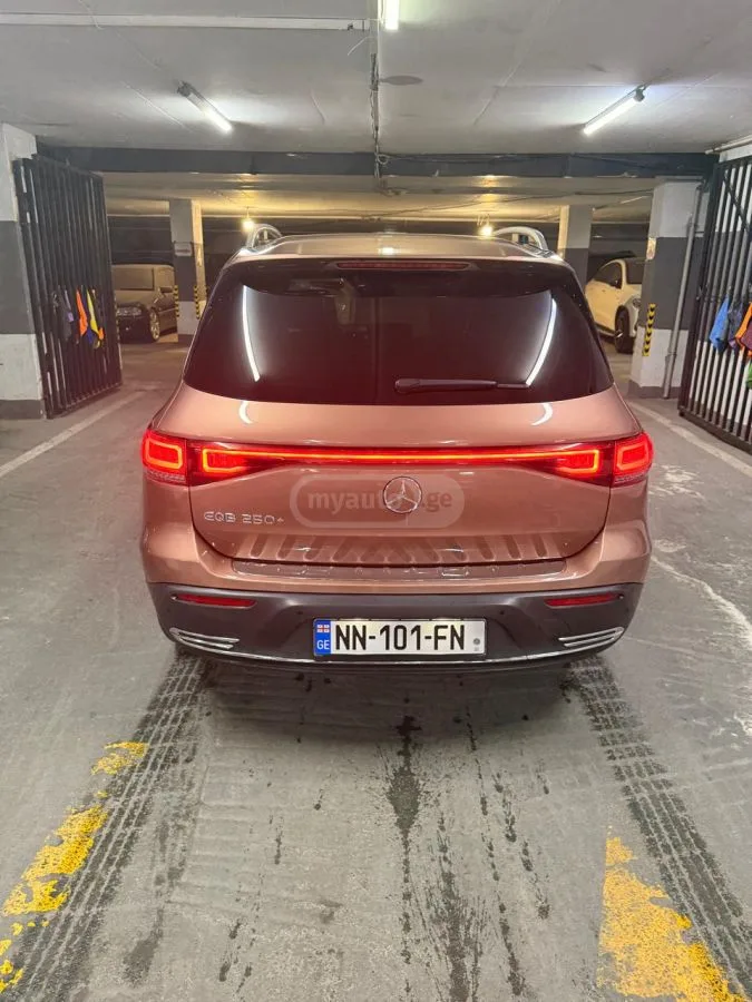 Mercedes-Benz EQB 350 2023 — миниатюра 4