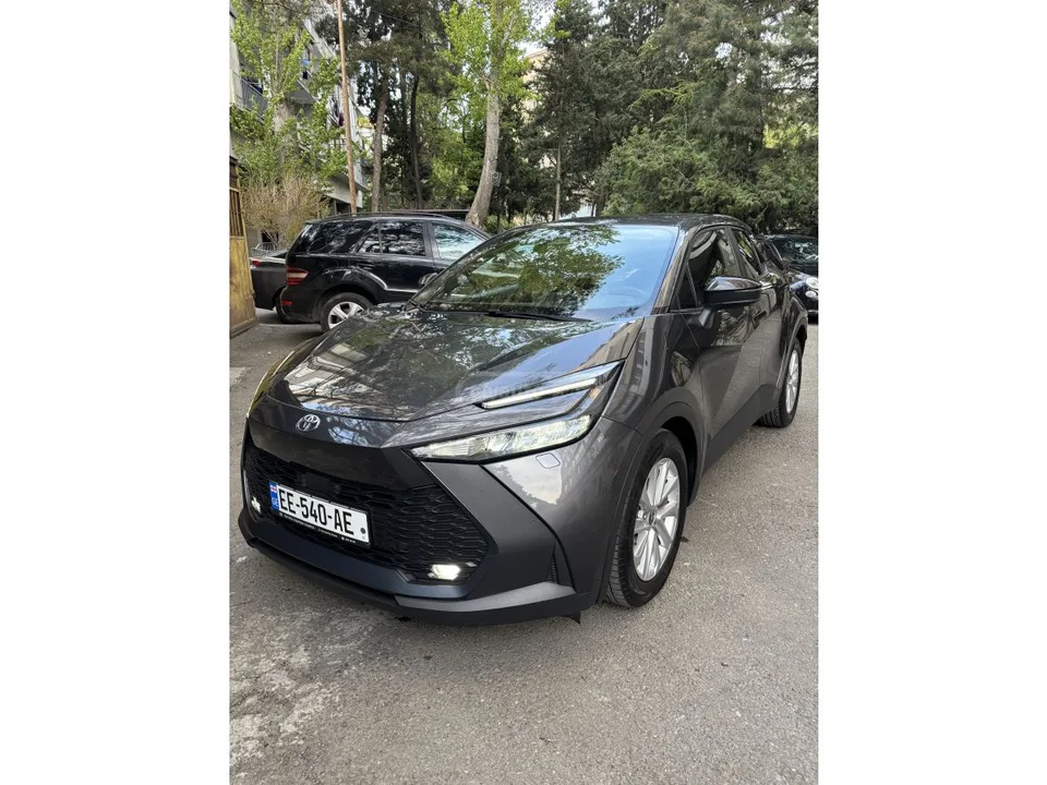 Toyota C-HR 2024 — фото 1, купить с доставкой в Москву