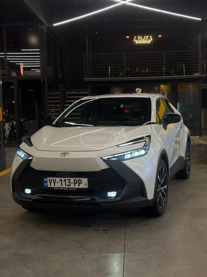 Toyota C-HR 2025 — фото 1, купить с доставкой в Москву