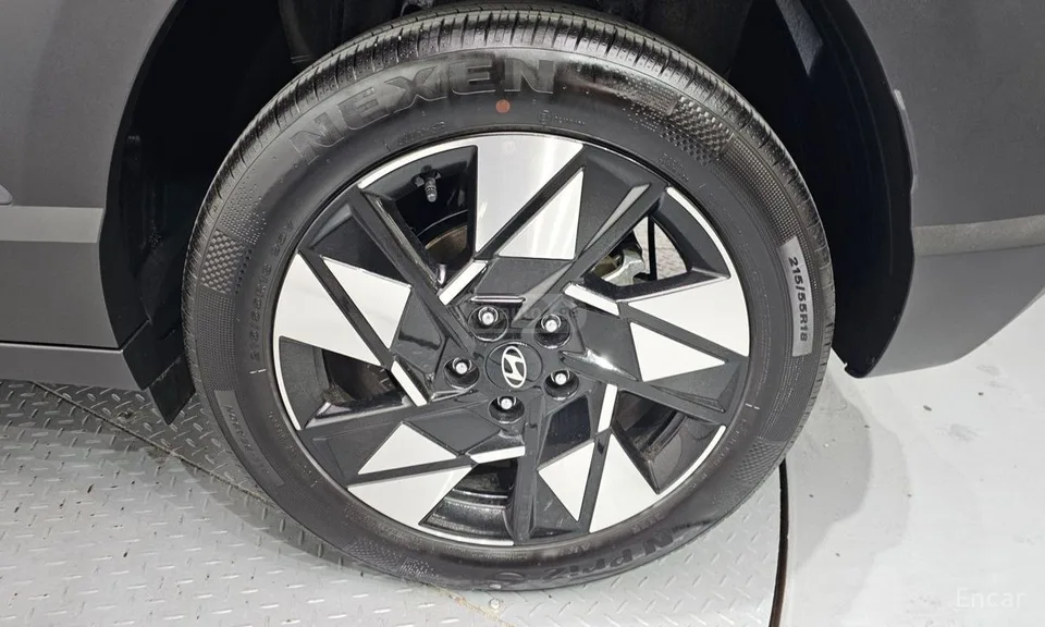Hyundai kona Base 4dr Front-Wheel Drive Aut 2023 — миниатюра 2
