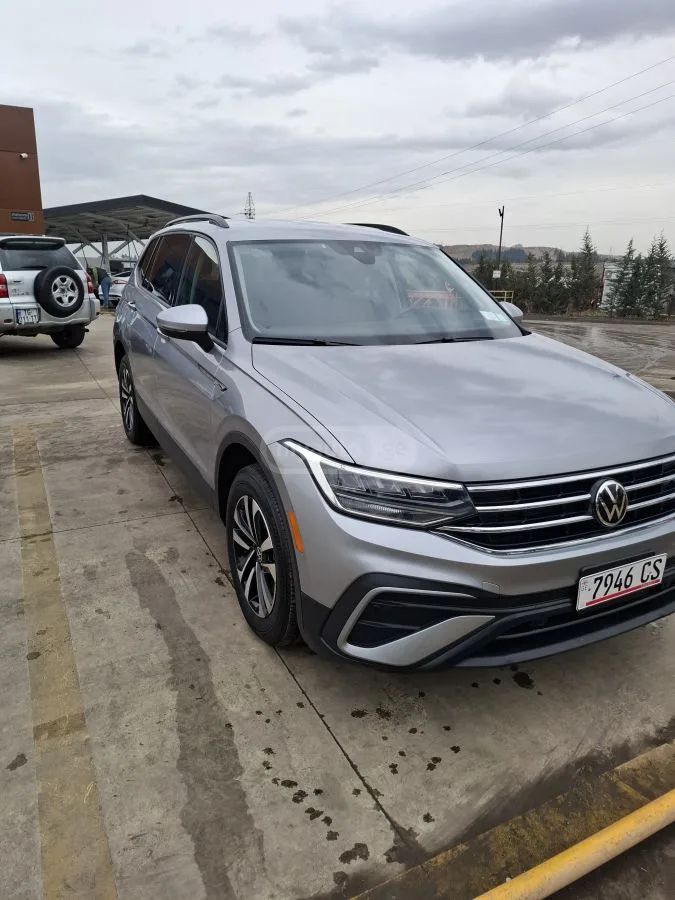 Volkswagen Tiguan 2023 — фото 1, купить с доставкой в Москву