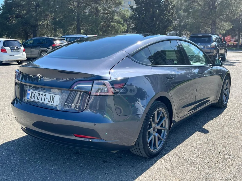 Tesla Model 3 2022 — миниатюра 4