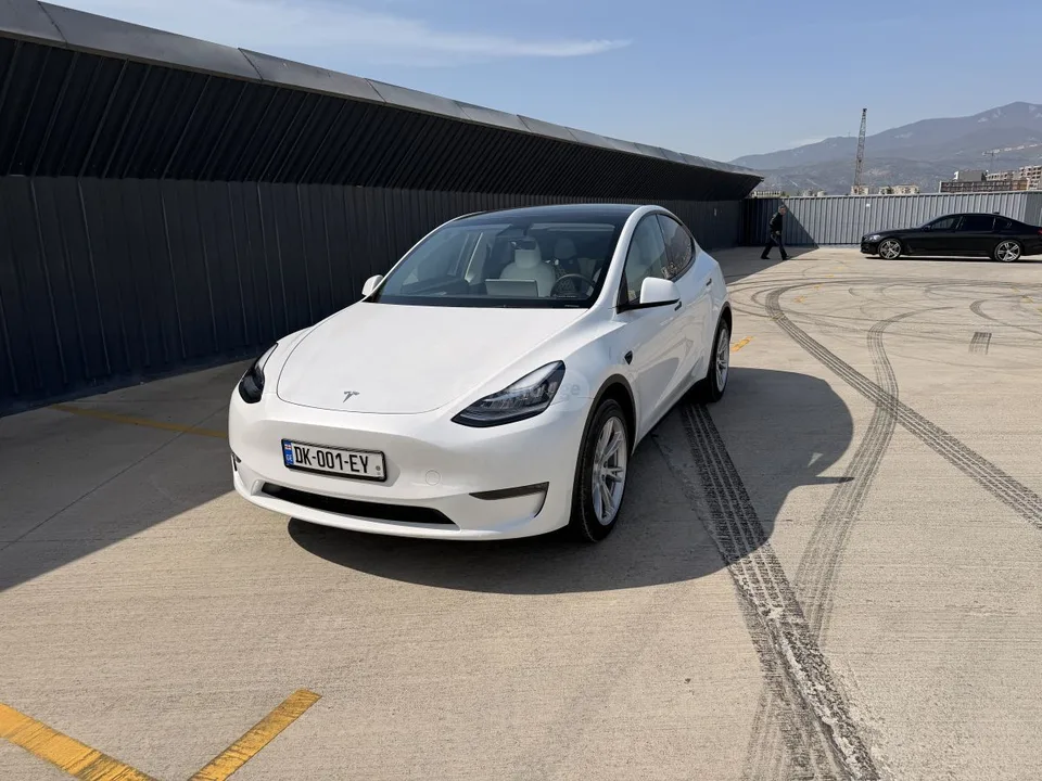 Tesla Model Y 2023 — миниатюра 4