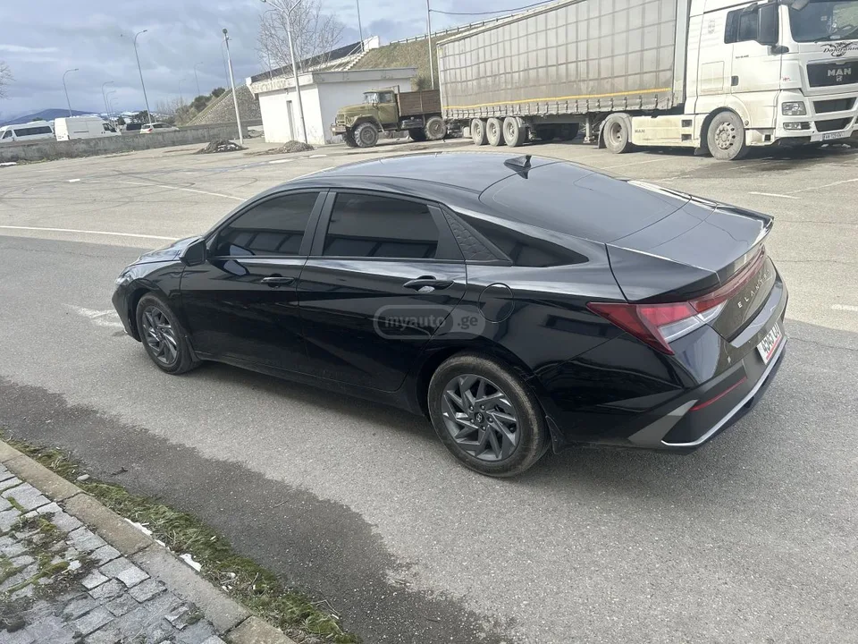 Hyundai Elantra 2024 — миниатюра 4