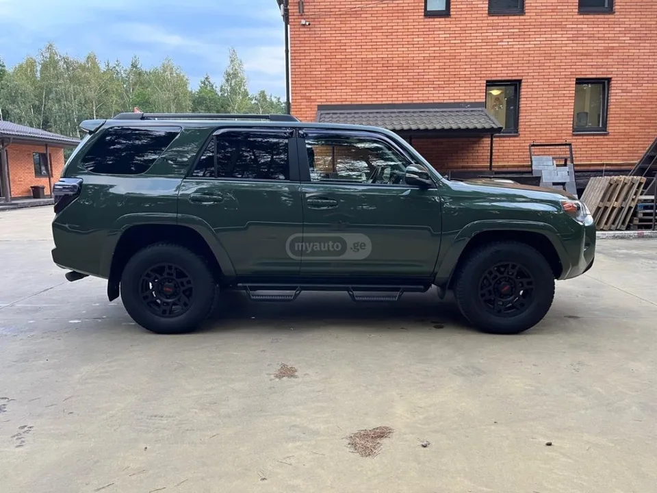 Toyota 4 Runner TRD Off Road 4dr 4x4 Automatic 2022 — миниатюра 3