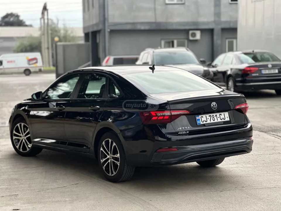 Volkswagen Jetta sport 2023 — миниатюра 4