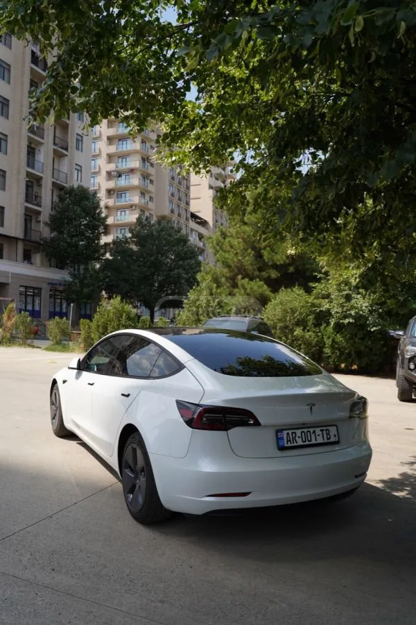 Tesla Model 3 2023 — миниатюра 5