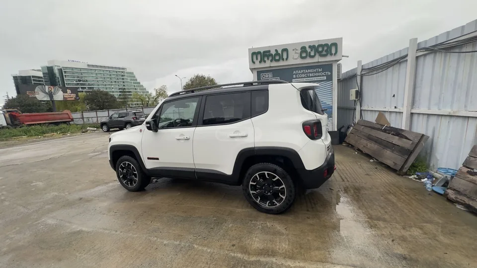 Jeep Renegade Trailhawk 4dr 4x4 Automatic 2023 — миниатюра 2