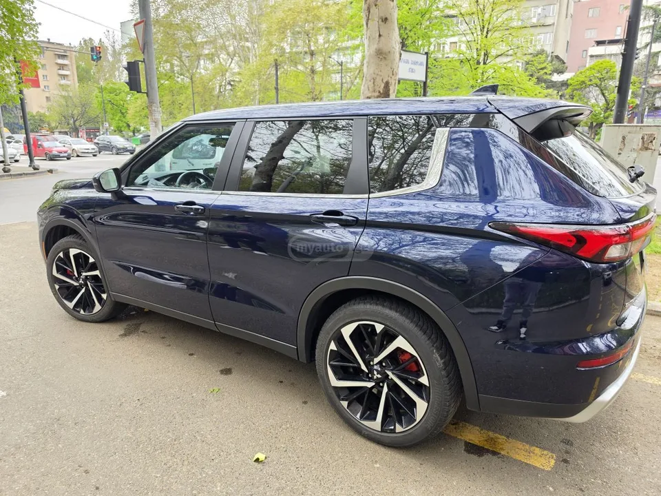 Mitsubishi Outlander Se 2023 — миниатюра 5