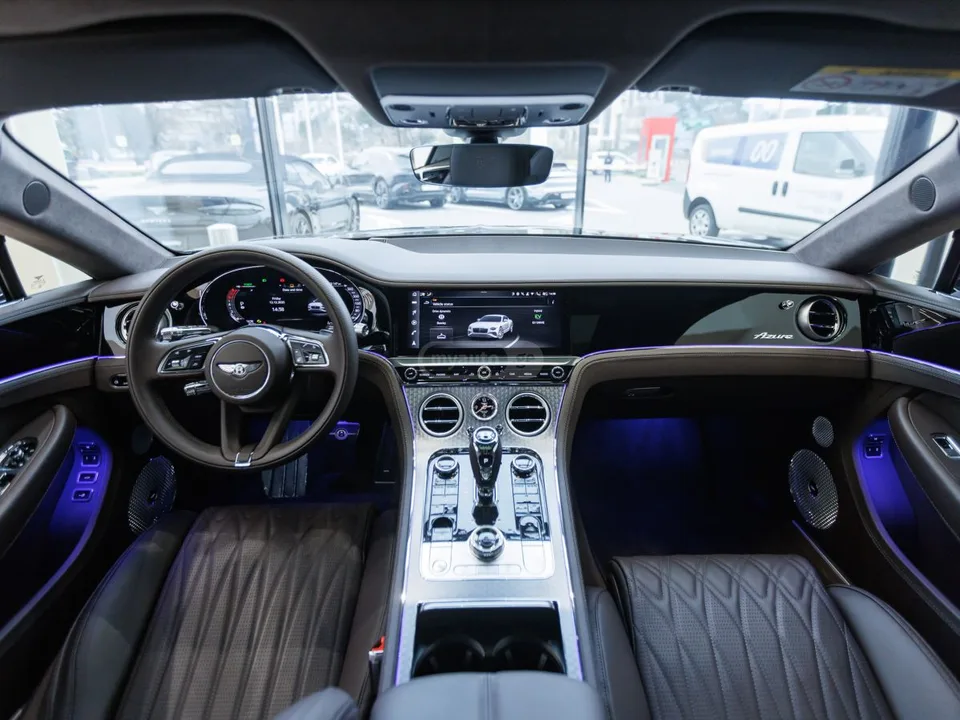 Bentley Continental 2025 — миниатюра 3