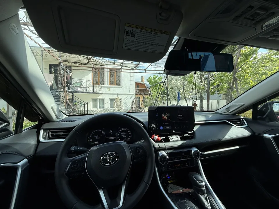 Toyota RAV4 Limited 4dr Front-Wheel Drive 2023 — миниатюра 4