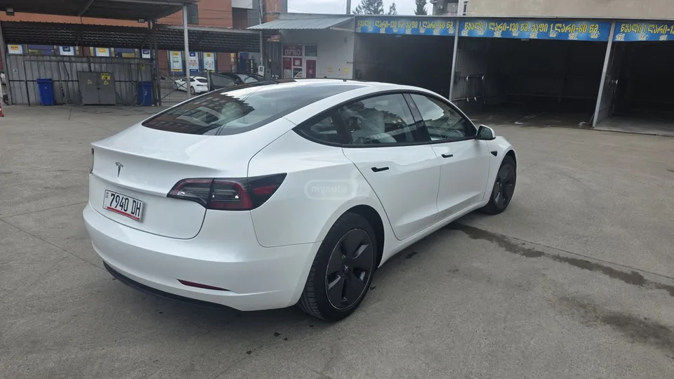 Tesla Model 3 2023 — миниатюра 2