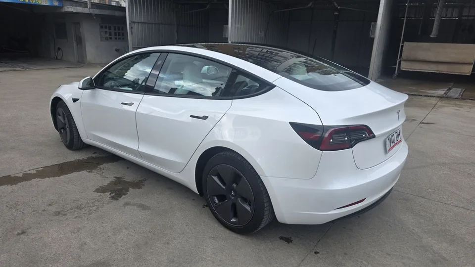 Tesla Model 3 2023 — миниатюра 4