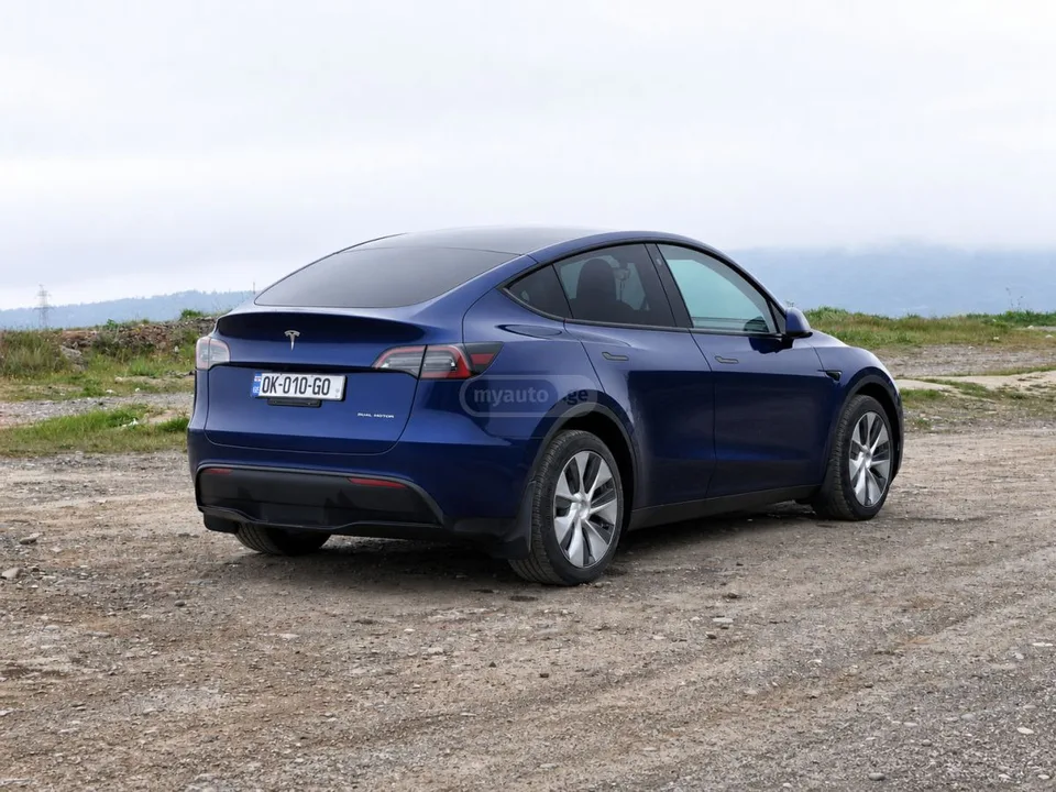 Tesla Model Y LONG RANGE DUAL MOTOR 2023 — миниатюра 2