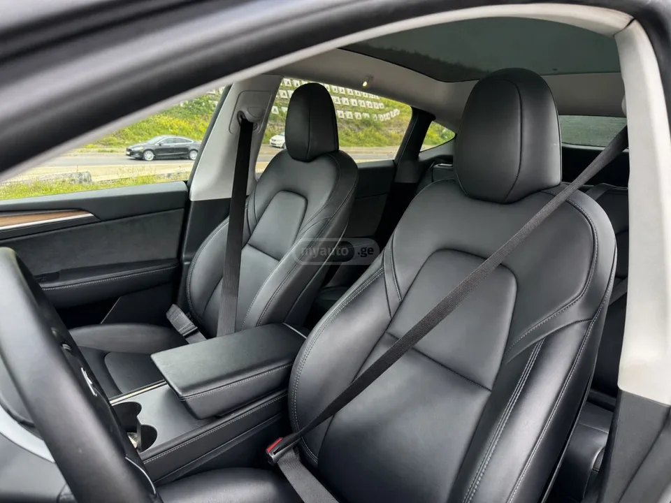 Tesla Model Y LONG RANGE DUAL MOTOR 2023 — миниатюра 3