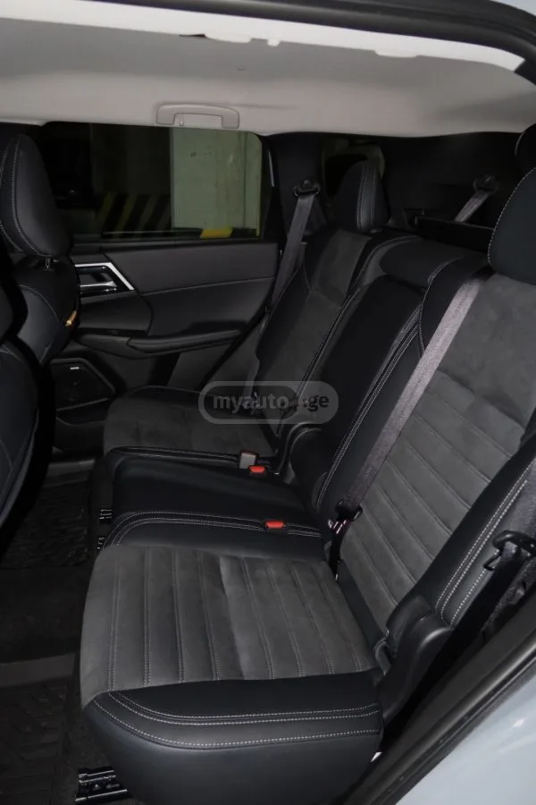 Mitsubishi Outlander 2025 — миниатюра 5